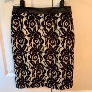Ann Taylor lace skirt 2P